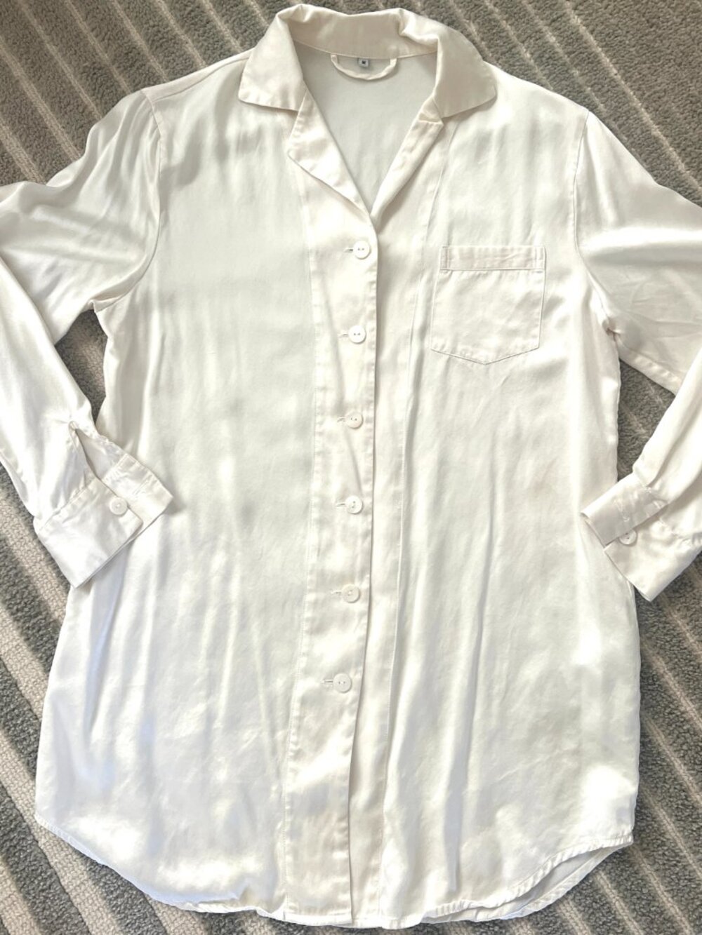 Lilysilk - Women's Silk Sleep Top - Ivory Shirt - Size Medium - Mulberry Silk - Picture 2 of 12